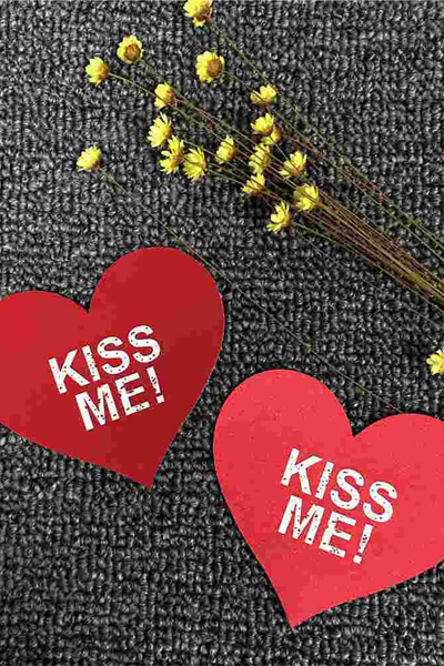 Merry See Kiss Me! Yazılı Gögüs Ucu Kapatıcı